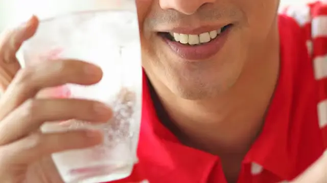 How Sparkling Water Affects Tooth